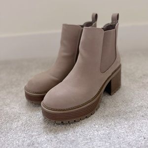 Mia size 8 booties